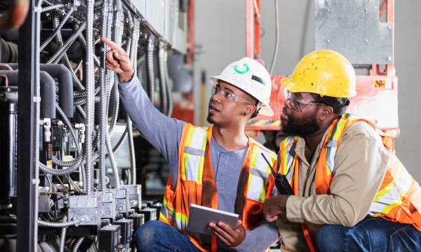 Best Best Electricians Near Me  in Highland, AR